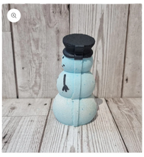 Load image into Gallery viewer, Mr Frosty Stand-Up Snowman Bath Bomb

